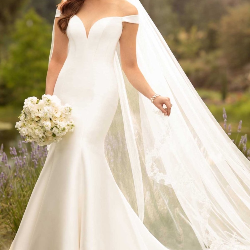 Essence of Australia D2477 never worn bridal gown